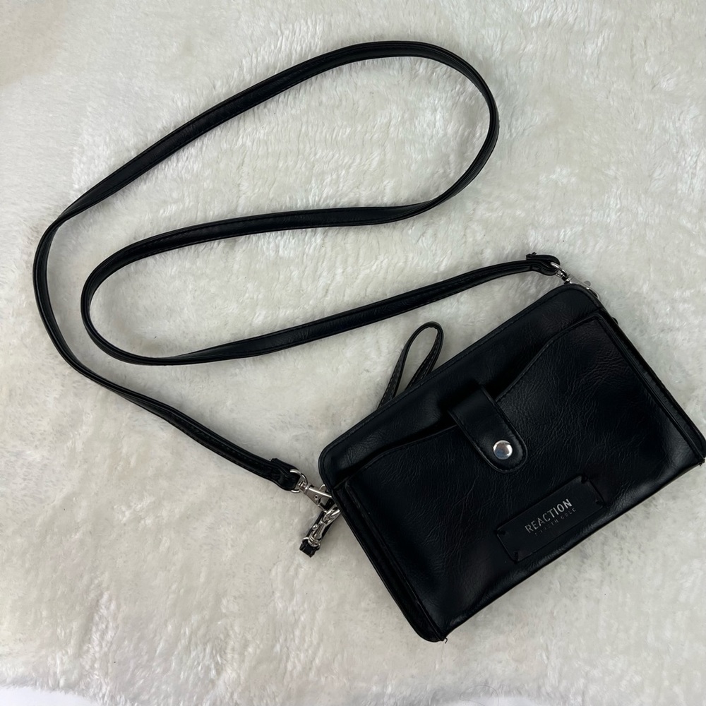 Kenneth Cole Reaction Crossbody/Wristlet